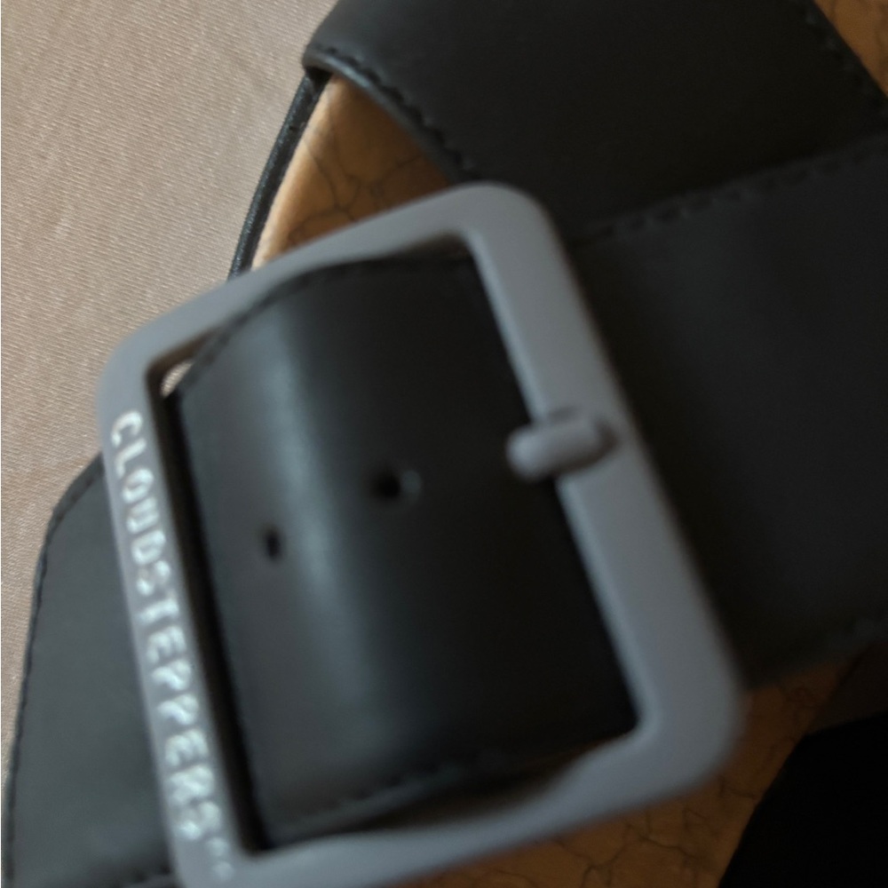 Clarks Cloudstoppers Black Sandals with Silver Buckle size 9 1/2 Cushion Comfort - Picture 5 of 7